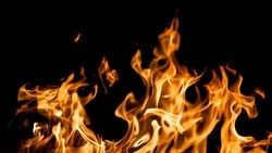 Пожарные потушили за семь минут загоревшийся автомобиль в Корсакове