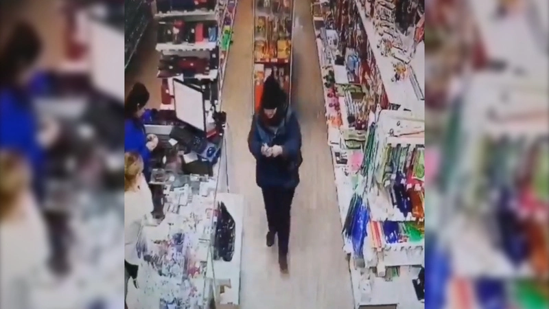 В Южно-Сахалинске покупательницу обвинили в краже детских новогодних подарков