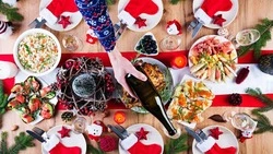 Большинство жителей Южно-Сахалинска планируют накрывать праздничный стол на Новый год