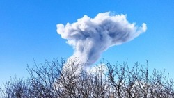 МЧС: курильский вулкан Эбеко выбросил пепел на высоту 2,5 километра