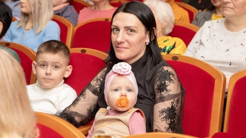 Правительство Сахалина поздравило жительниц региона с наступающим 8 марта