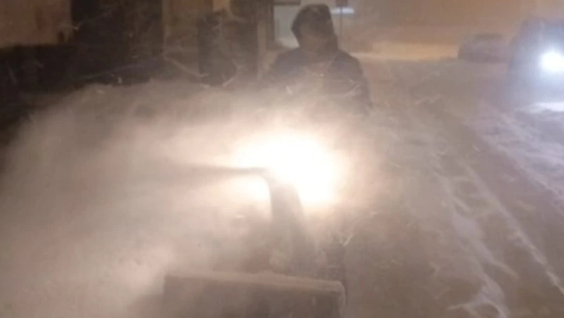 Дорожные службы ночью продолжат расчистку дорог в Южно-Сахалинске