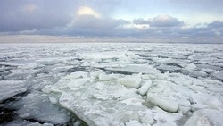 Спасатели обозначили безопасный для рыбалки участок в заливе Мордвинова 24 февраля