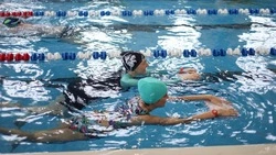 Бесплатные занятия аквааэробикой для беременных запустили в Корсакове 