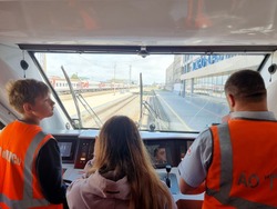 Профессию мечты показали школьникам Сахалина на железной дороге