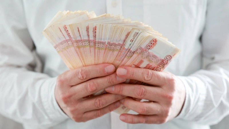 Автолюбители Сахалина считают достойной зарплату от 200 тысяч рублей