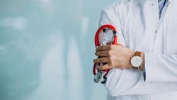 «Обратитесь к нам»: Лимаренко ответил на просьбу медиков о приватизации жилья