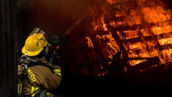 Баня вспыхнула огнем в Тымовском районе вечером 9 февраля 