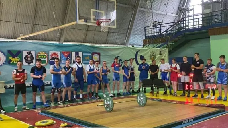 На чемпионате Сахалина по тяжелой атлетике самая юная участница взяла в двоеборье вес 173 кг