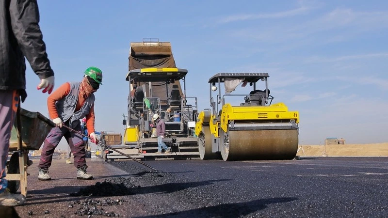 Ремонт дорог продолжается в Южно-Сахалинске
