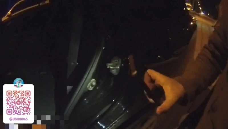 Сотрудники Госавтоинспекции раскрыли наркотайник в иномарке у нервного водителя