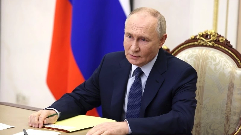 Путин подписал закон о присвоении воинских званий добровольцам