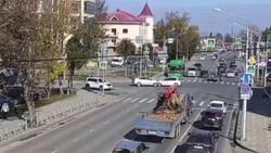 Легковушки «поцеловались» на перекрестке Ленина — Бумажной в Южно-Сахалинске