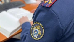 Скончался на месте: в Долинске с крыши пятиэтажного дома упал 12-летний подросток