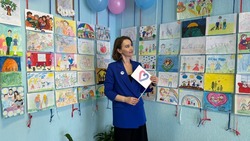 Семейные ценности глазами юных художников показали на выставке в Охе