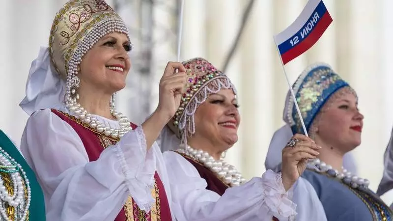 Валерий Лимаренко и Юрий Трутнев поздравили сахалинцев и курильчан с Днем России