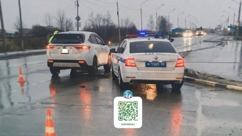 В Южно-Сахалинске сбили пересекавшего дорогу не по переходу мужчину