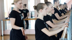 Мастер-класс по классическому танцу прошел в сахалинском «Кристалле»