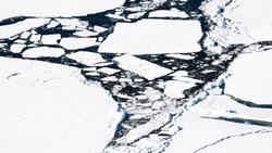 Жителей Сахалина предупредили об опасности выхода на лед у юго-восточного побережья