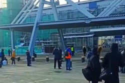 Аэропорт в Южно-Сахалинске «заминировали». Пассажиров вывели на улицу