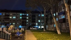 Темный двор стал приманкой для бездомных и маргиналов Южно-Сахалинска