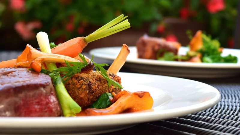 За неделю на Сахалине упали цены на рыбу, сыр, помидоры и сливочное масло