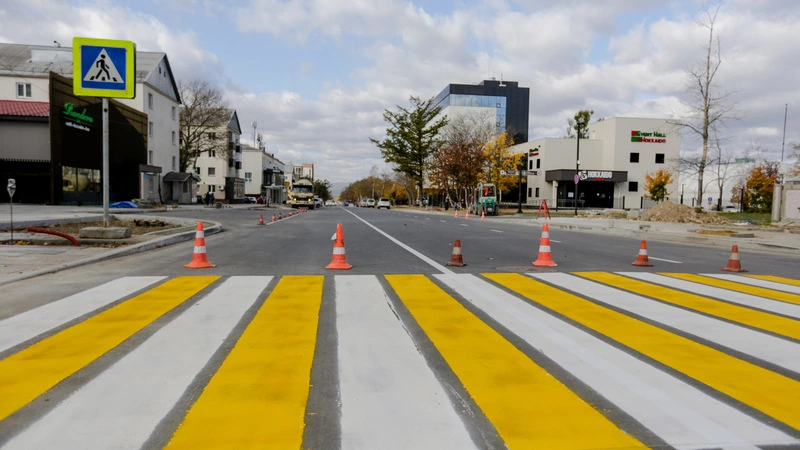 В Южно-Сахалинске, к радости автомобилистов, открыли после ремонта Компроспект