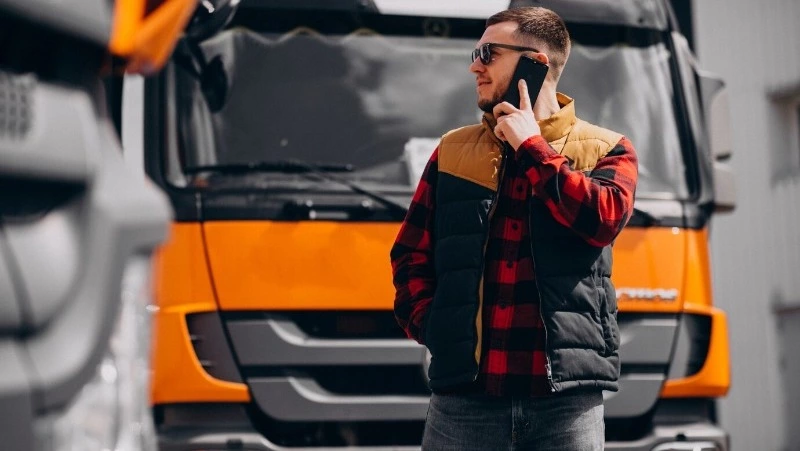 На Сахалине водитель-дальнобойщик может заработать 235 тысяч рублей