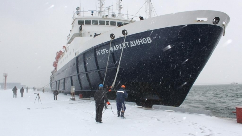 Теплоход «Игорь Фархутдинов» пережидает шторм у японского острова Хоккайдо