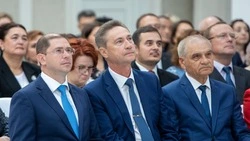 Алексей Белик поздравил Сахалинский областной суд с 90-летием