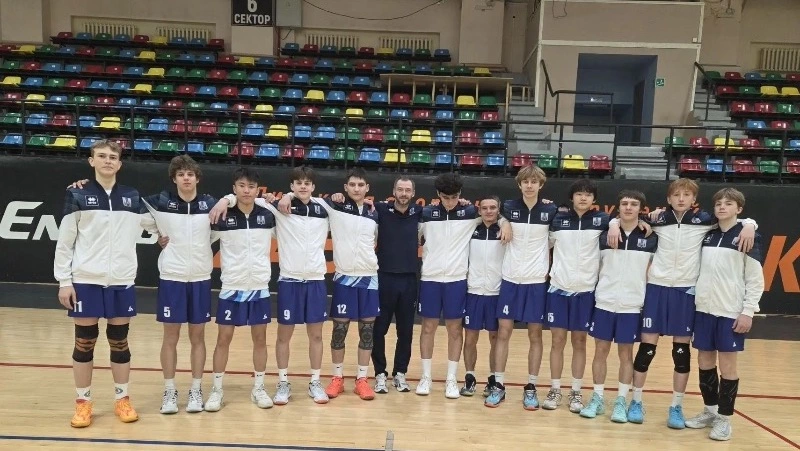 Сахалинские волейболисты завоевали серебро на первенстве ДФО