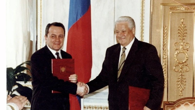 Выставку памяти Фархутдинова откроют в здании правительства Сахалинской области