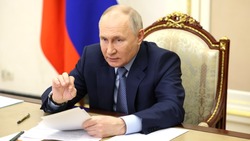 Владимир Путин обсудил развитие транспортной отрасли и авиаперевозок в России
