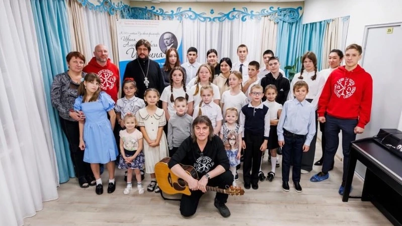 Участники «Братства Александра Невского» посетили центр «Маячок» в Южно-Сахалинске