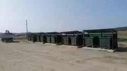 На популярный пляж Сахалина привезли 10 баков для мусора