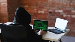 Жители Сахалина потеряли крупные суммы денег из-за мошенников