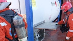 Утечку метана на судне в порту Корсакова ликвидировали