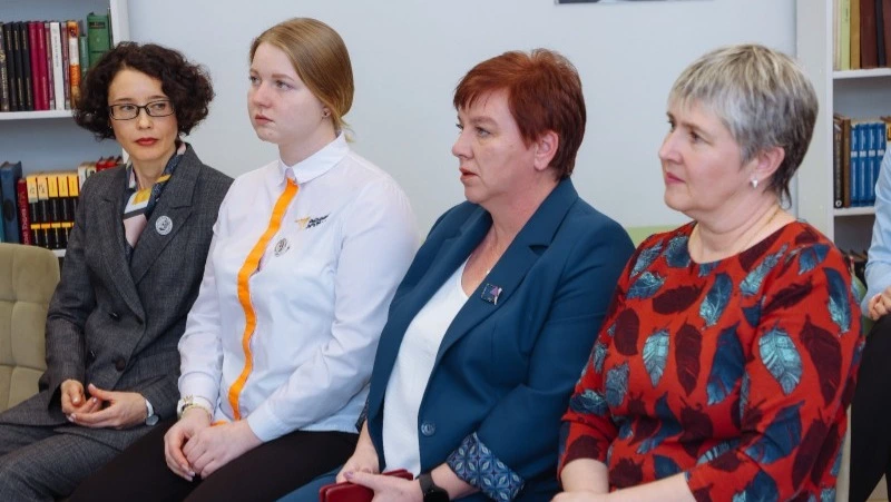 В школах Сахалина снизят бюрократическую нагрузку на учителей к 1 сентября 2025 года