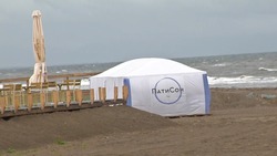 Круглогодичный глэмпинг «ПатиСон Парк» открыли на берегу Анивского залива