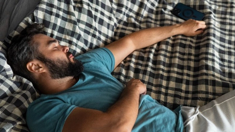 Двое приятелей крупно обокрали уснувшего собутыльника в Анивском районе