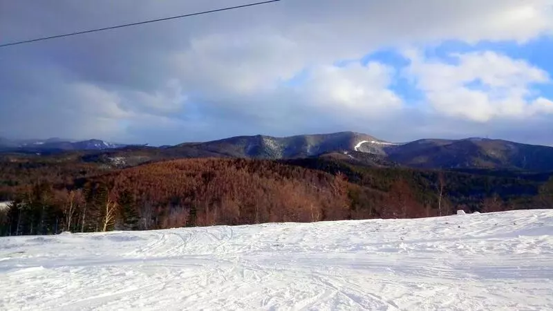 Туристы со всего Сахалина едут кататься на «горнолыжку» в Томари