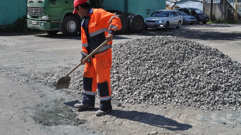 Мэр Южно-Сахалинска объяснил необходимость ямочного ремонта