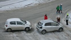 Две автоледи не поделили дорогу в Южно-Сахалинске