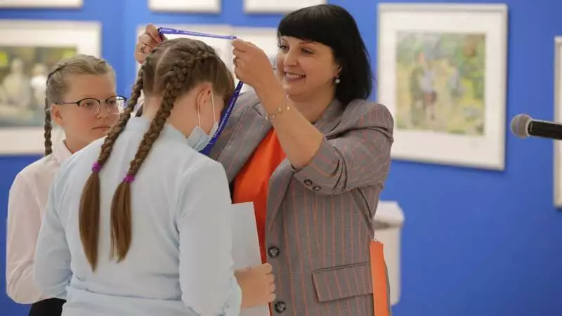 Около 300 художников приняли участие в международной выставке на Сахалине