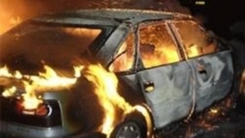 Пожарные потушили автомобиль в Южно-Сахалинске