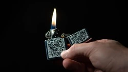 Житель Макарова поджег квартиру знакомой и снял это на видео