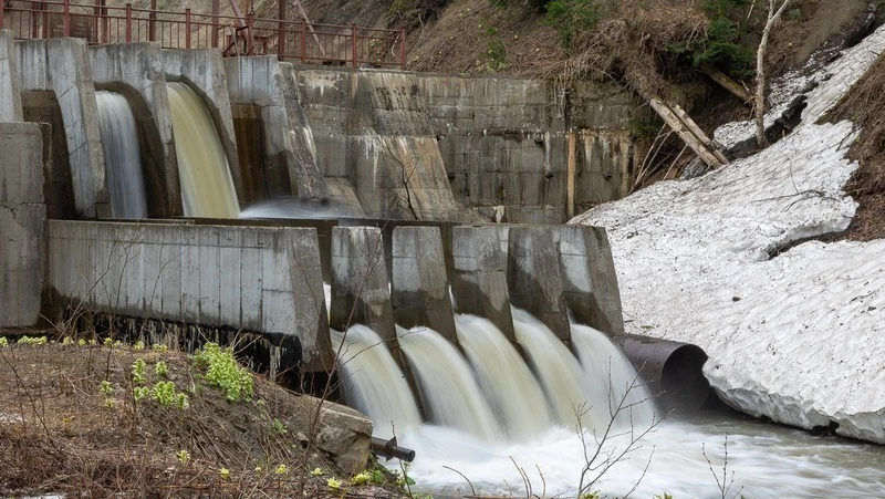 Прокуратура взялась за проверку после шквала жалоб на воду в Синегорске