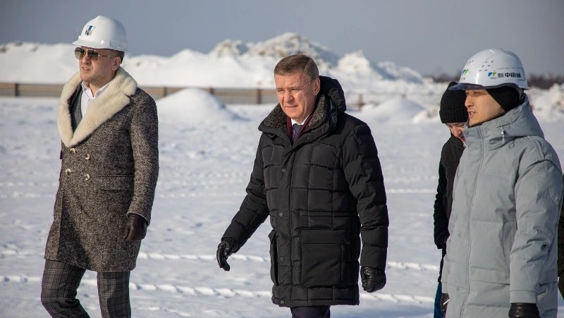 Сергей Надсадин проверил строительство нового автобусного парка в Южно-Сахалинске