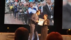 Сенатор от Сахалина вручил награды лауреатам премии «Патриот — 2022» в Петербурге