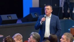 Валерий Лимаренко обсудил развитие Холмского района с его жителями